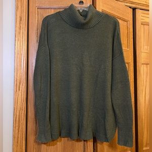 Vineyard Vines. Sweater. Size Small.